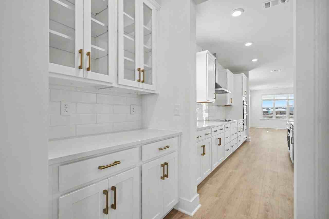 3084A Claredon St - Photo 7 of 36