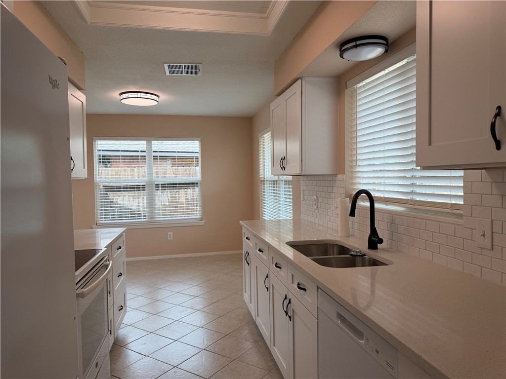 222 Perthshire Dr - Photo 6 of 26