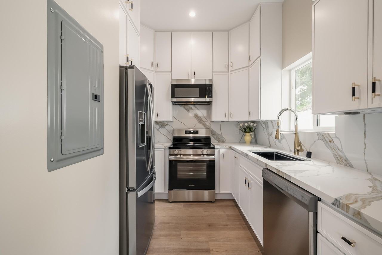 716 Portola Ave #A - Photo 7 of 24