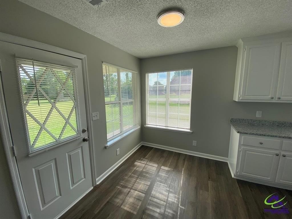 300 Peach Blossom Rd - Photo 4 of 9