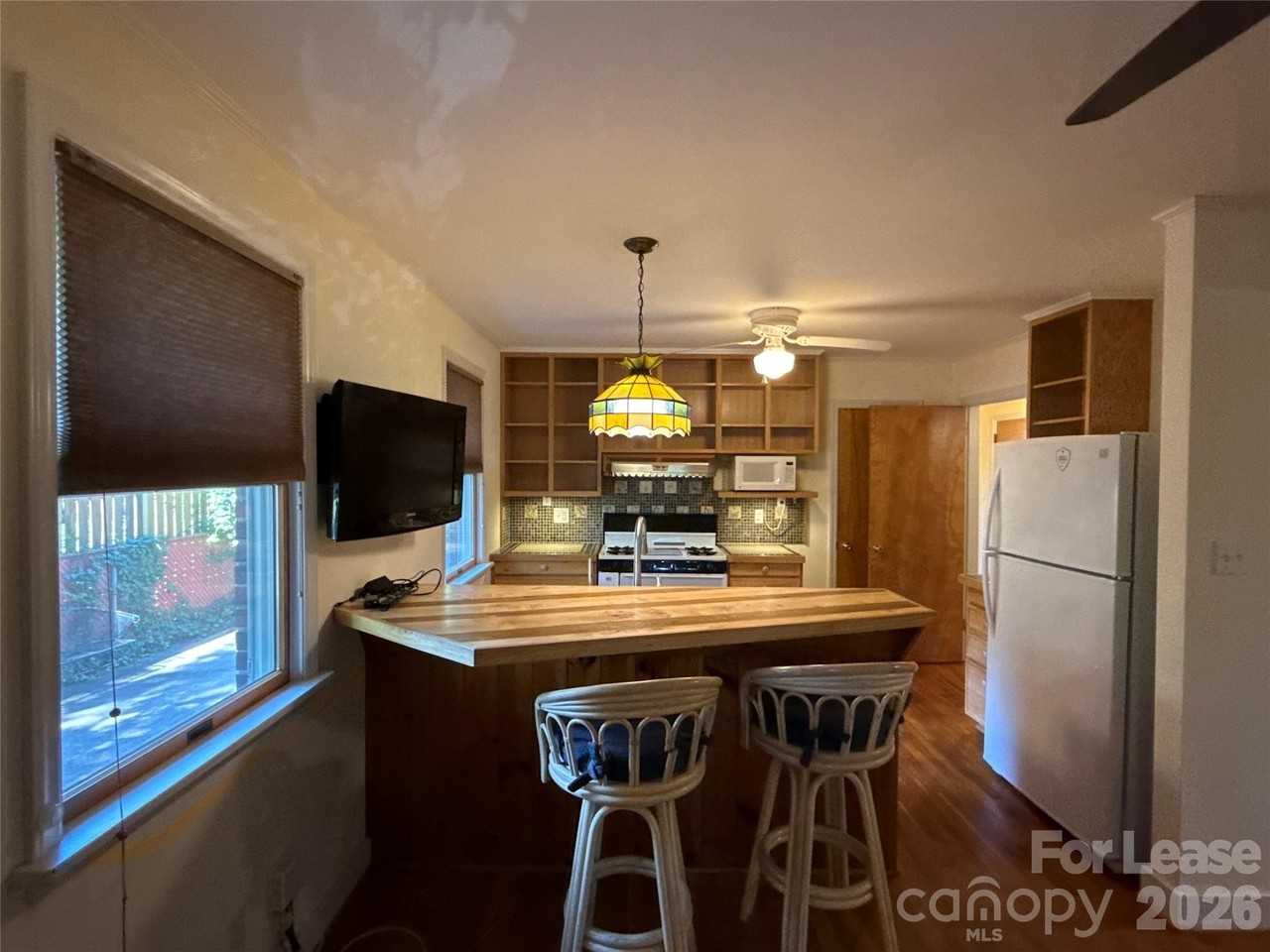 4344 University Dr - Photo 4 of 16