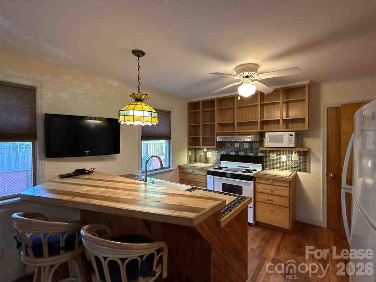 4344 University Dr - Photo 5 of 16