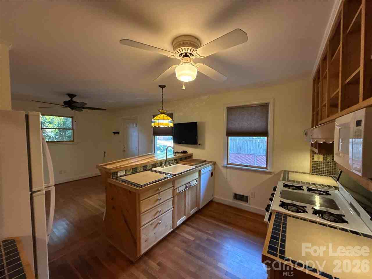 4344 University Dr - Photo 6 of 16