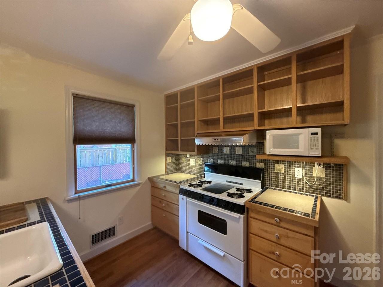 4344 University Dr - Photo 7 of 16