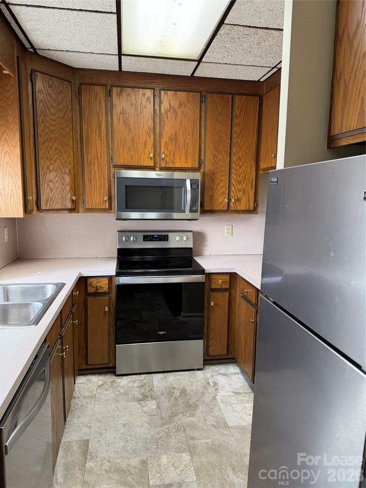 113 W G St - Photo 3 of 20