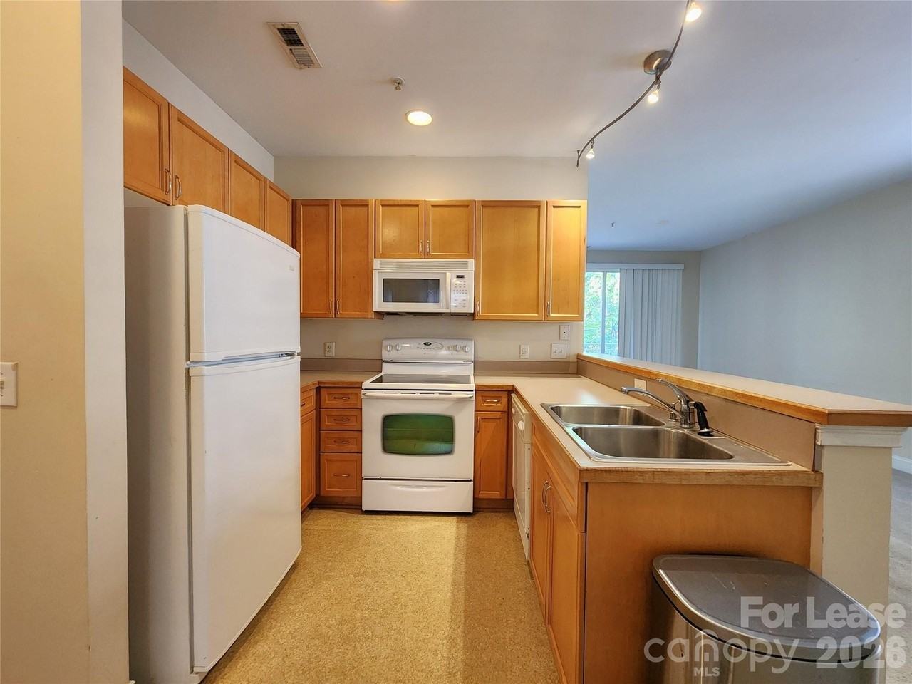 1308 Kenilworth Ave #420 - Photo 4 of 18