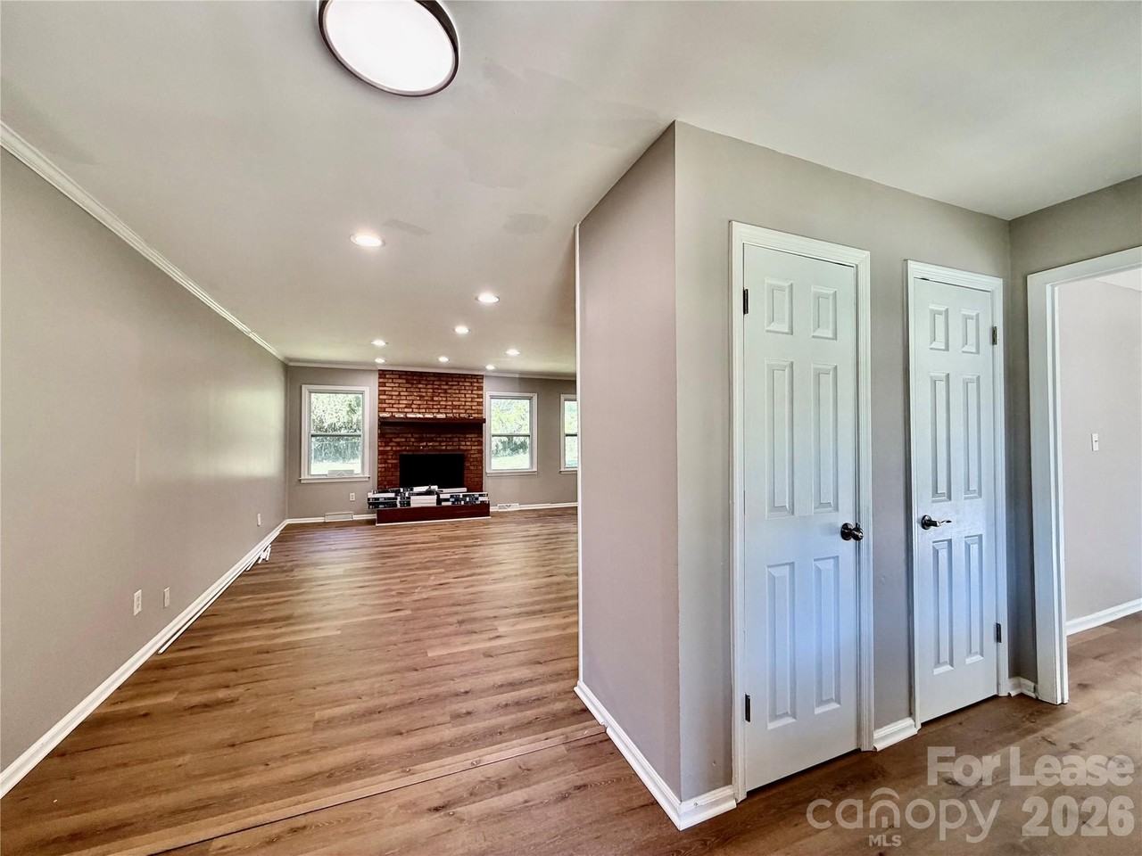 3517 Cross Winds Rd - Photo 3 of 32