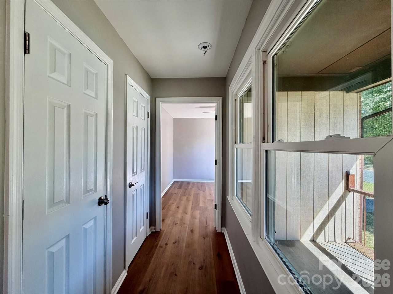 3517 Cross Winds Rd - Photo 4 of 32