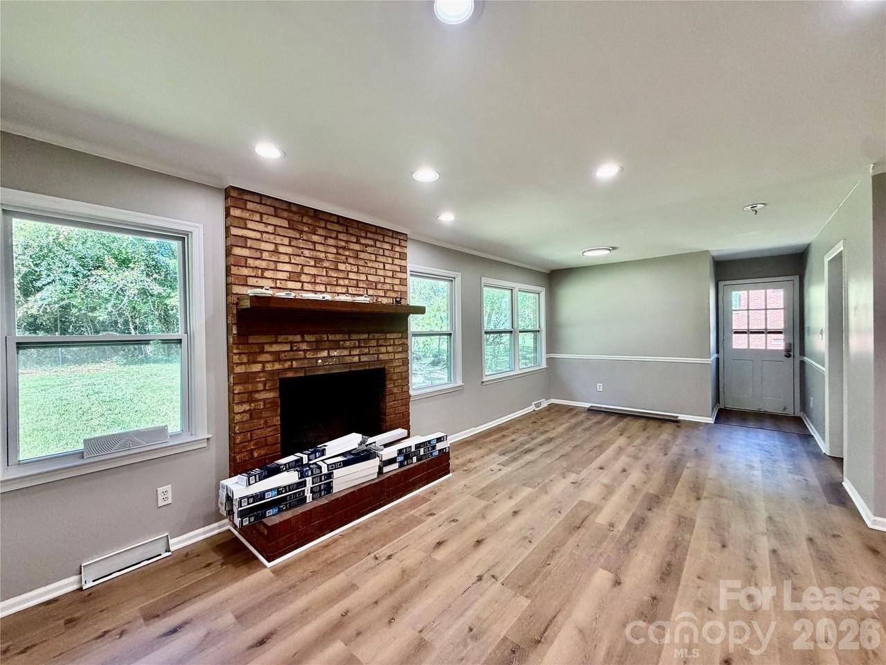 3517 Cross Winds Rd - Photo 7 of 32