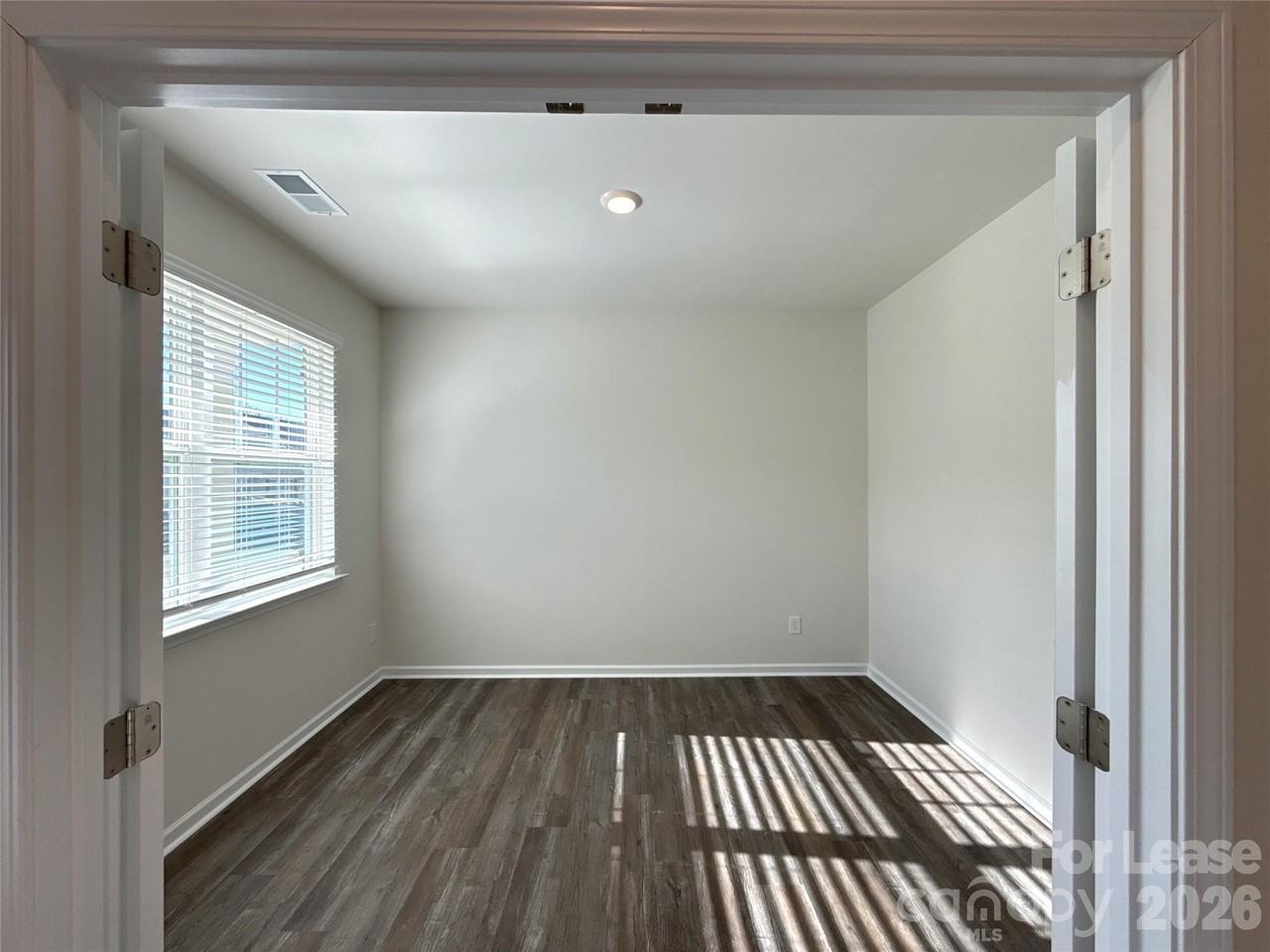 7640 Bainbridge Rd - Photo 6 of 16