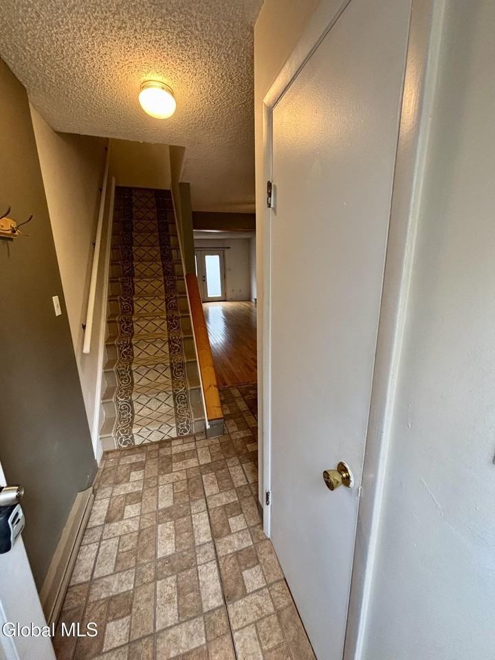 24 Maxwell Dr - Photo 3 of 20
