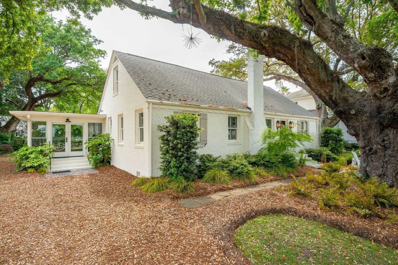 739 Pitt St - Photo 3 of 42