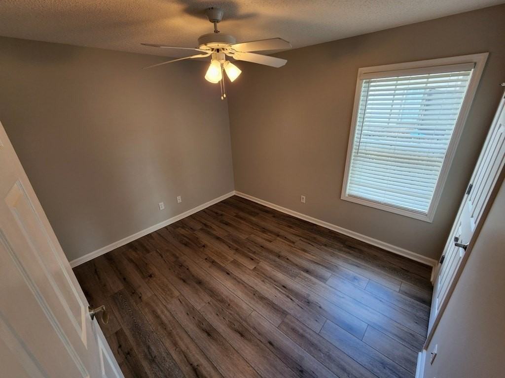 102 Cottage Ct - Photo 2 of 15