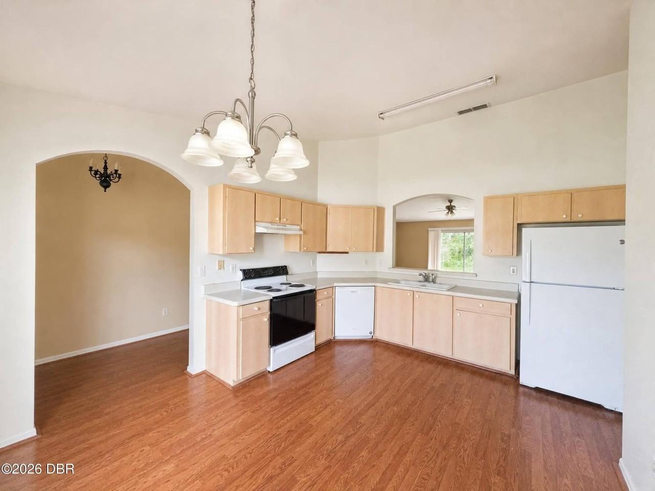 5909 Springview Dr - Photo 3 of 11
