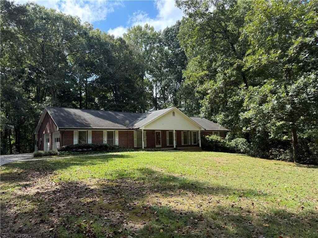 2945 Alan Dr Sw - Photo 2 of 37