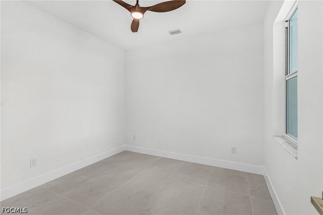 3804 Se 12th Ave - Photo 5 of 24