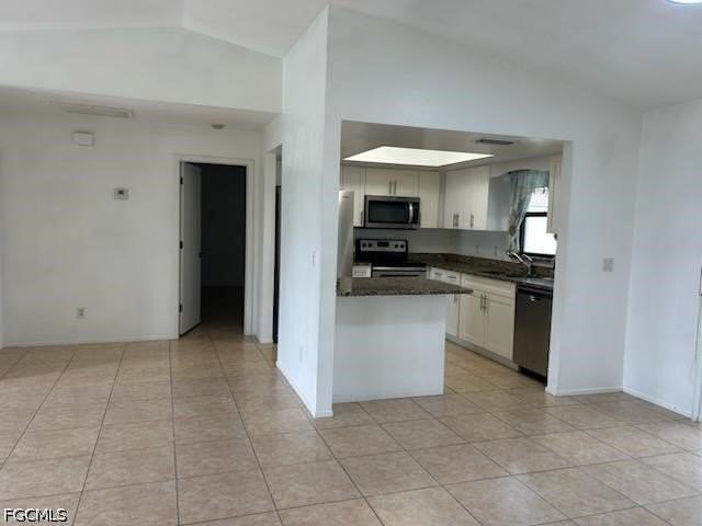 1030 Se 5th Ave - Photo 5 of 18
