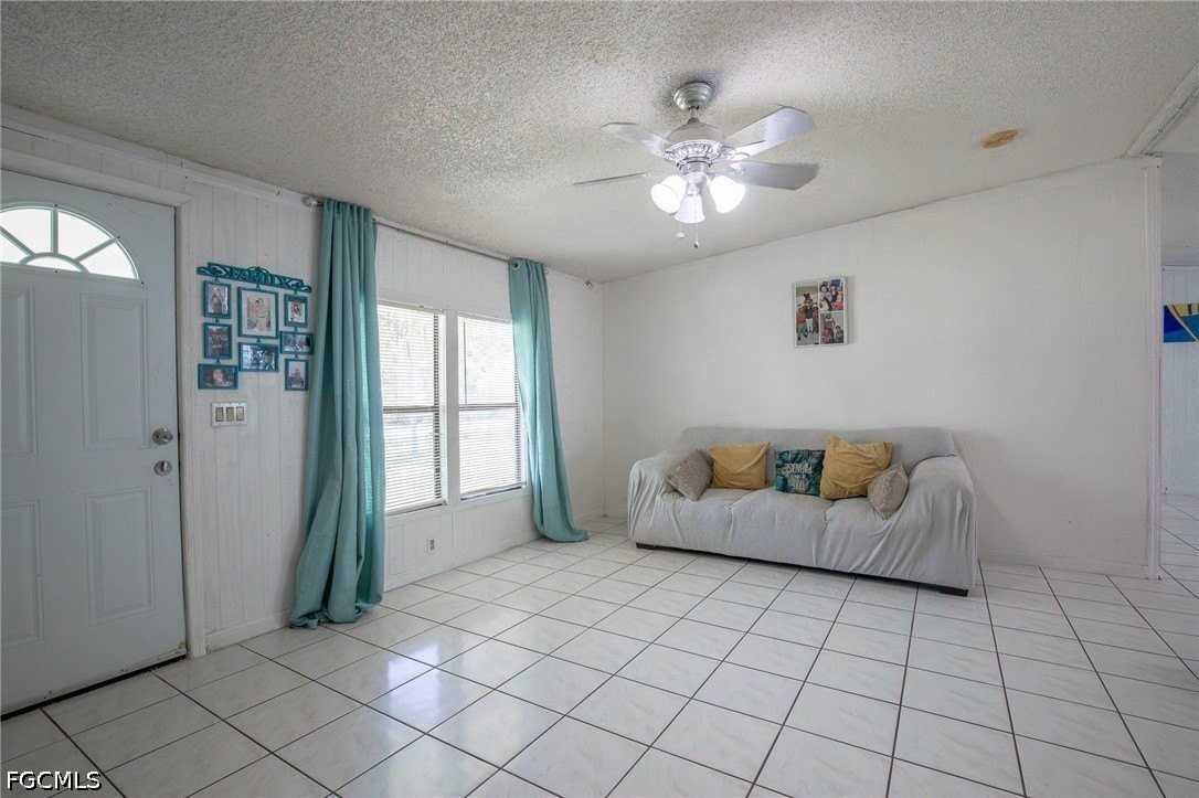 735 N Granja St - Photo 5 of 42