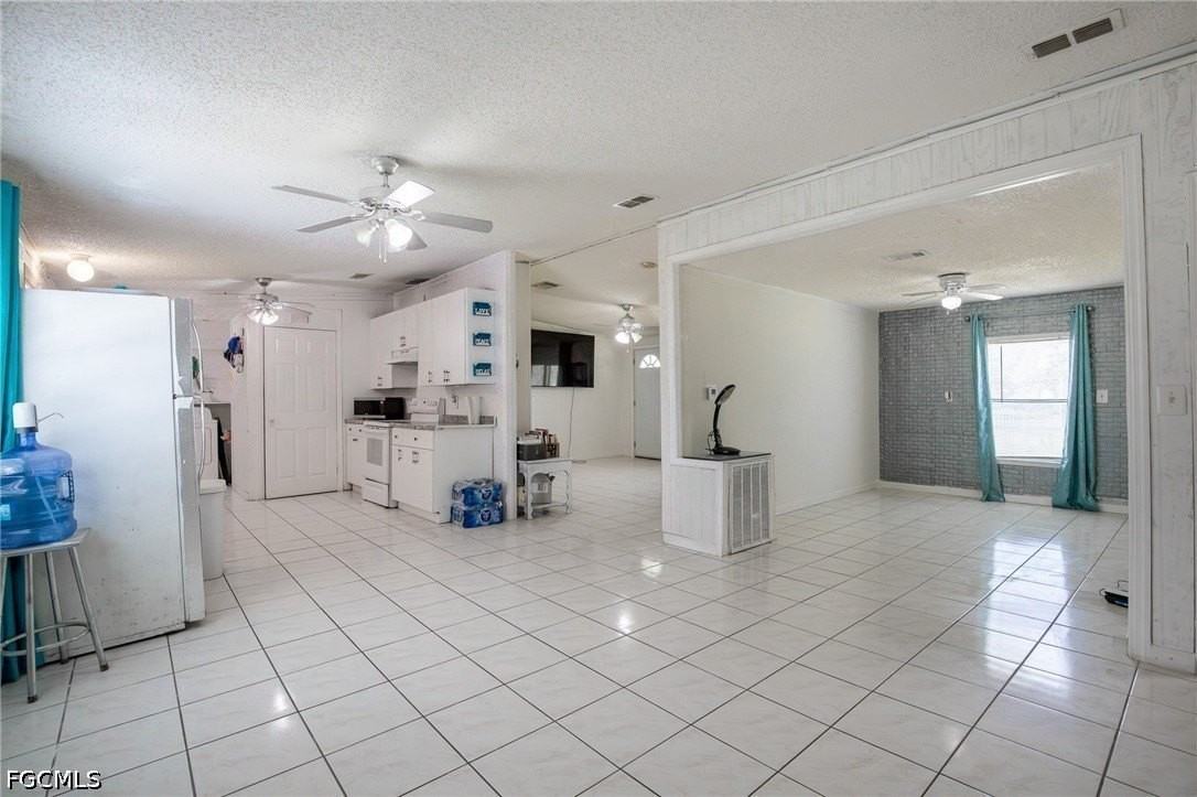 735 N Granja St - Photo 7 of 42