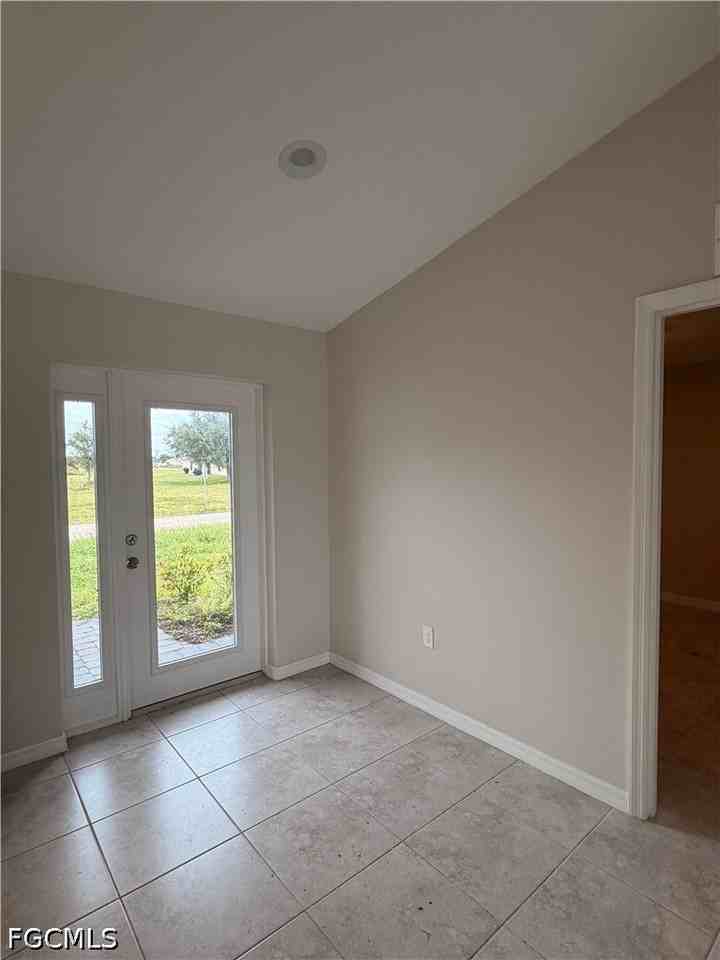 808 Nw 9th St - Photo 3 of 16
