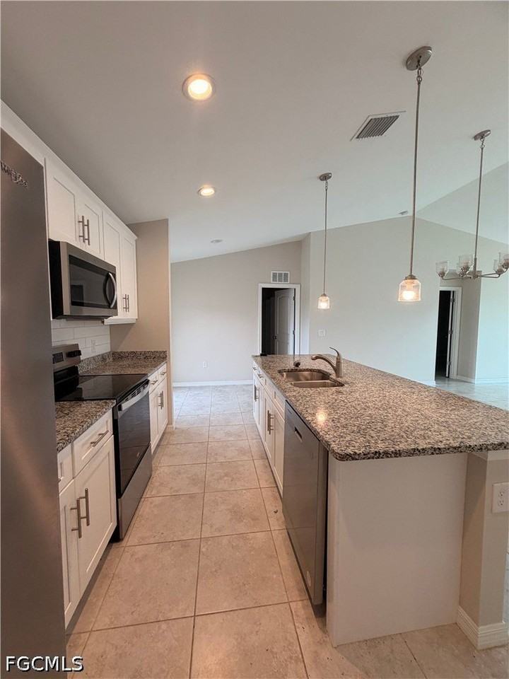808 Nw 9th St - Photo 5 of 16