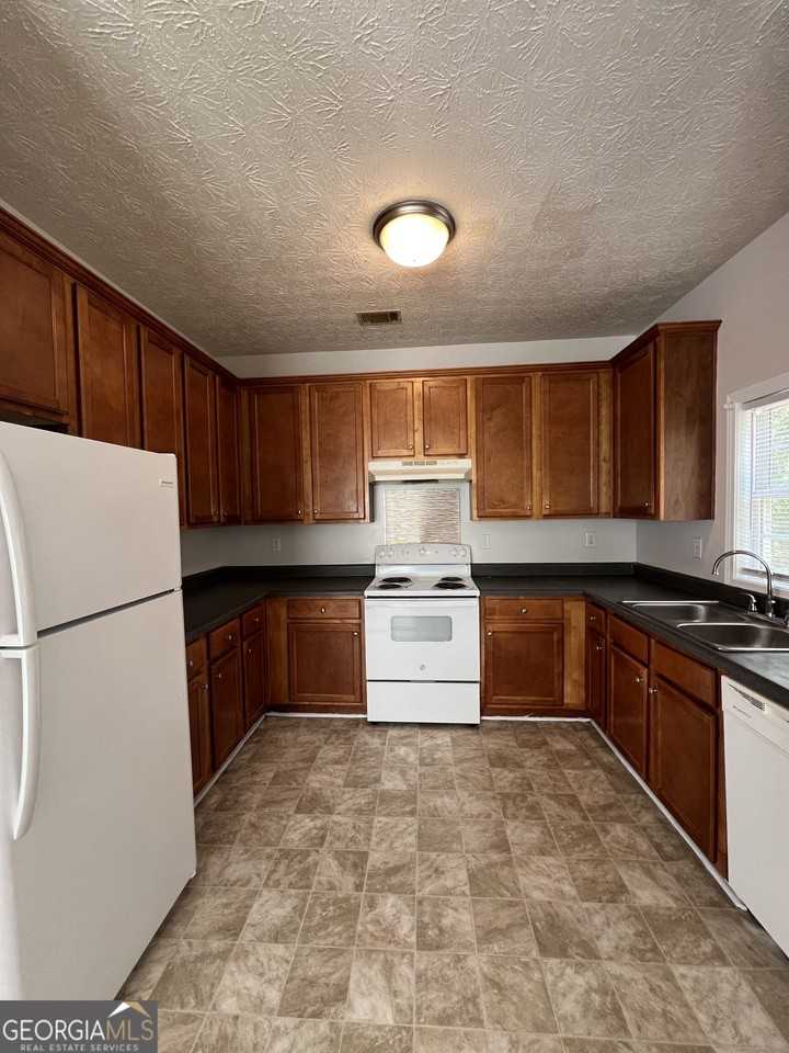 390 Hawthorne Ext - Photo 3 of 19