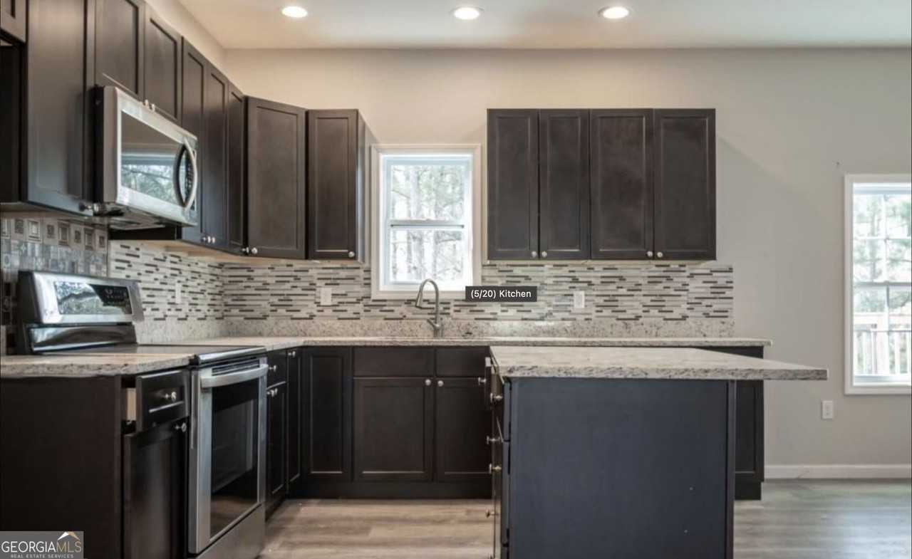 2446 Remington Dr - Photo 3 of 11
