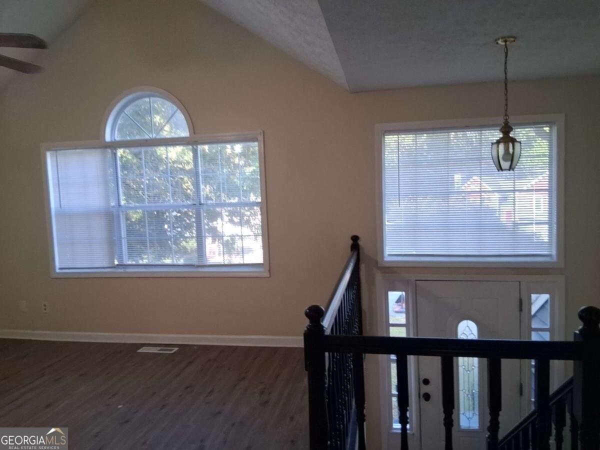 7728 Governors Ln - Photo 4 of 16