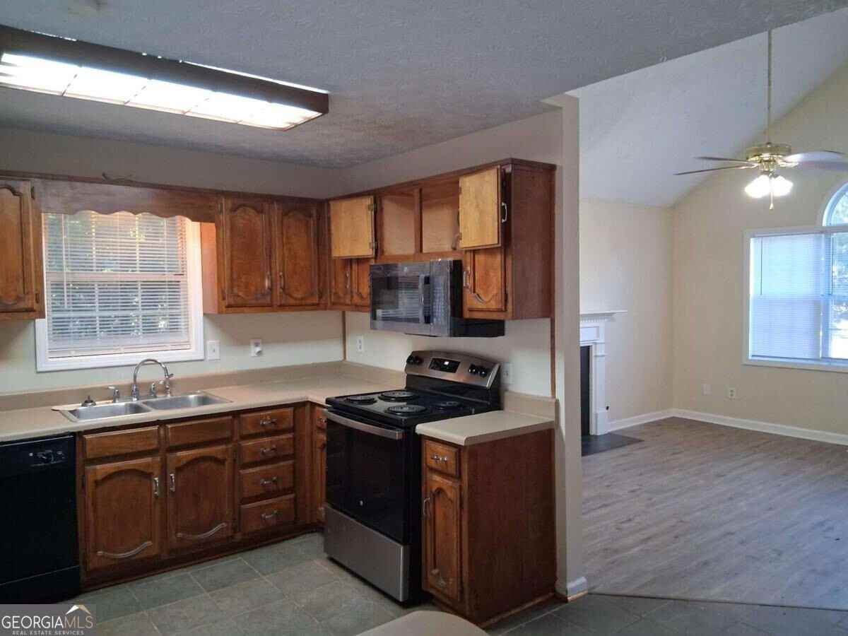 7728 Governors Ln - Photo 5 of 16