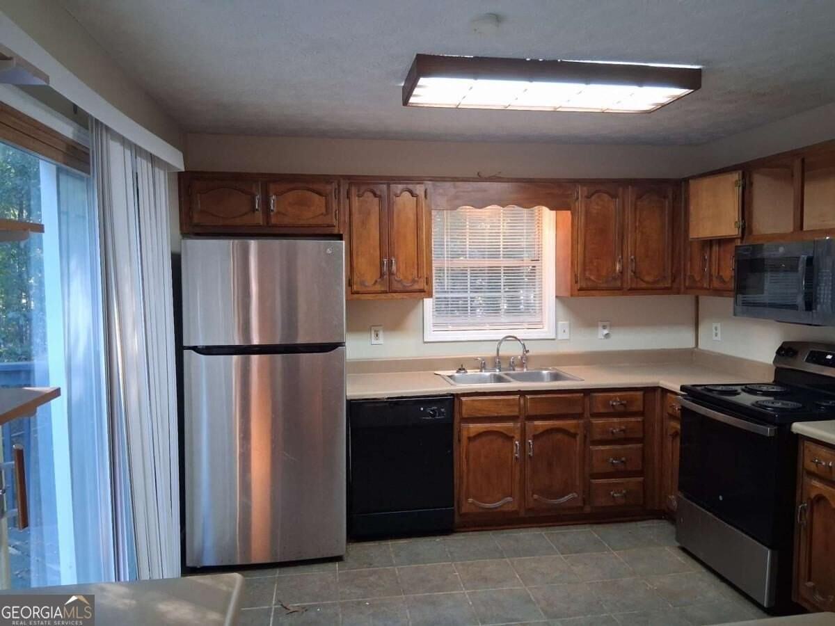 7728 Governors Ln - Photo 6 of 16