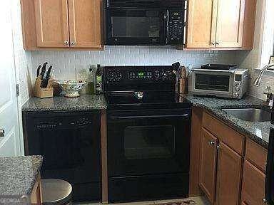 1689 Briarcliff Rd Ne #4 - Photo 7 of 18