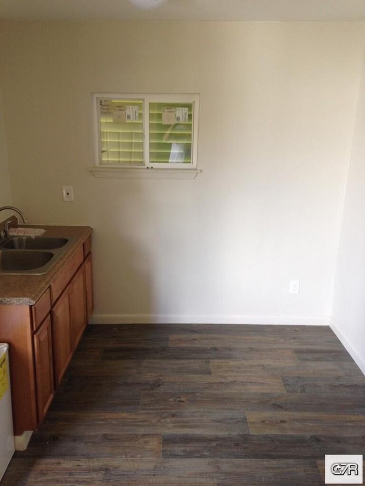1907 Avenue O 1/2 #C - Photo 2 of 7