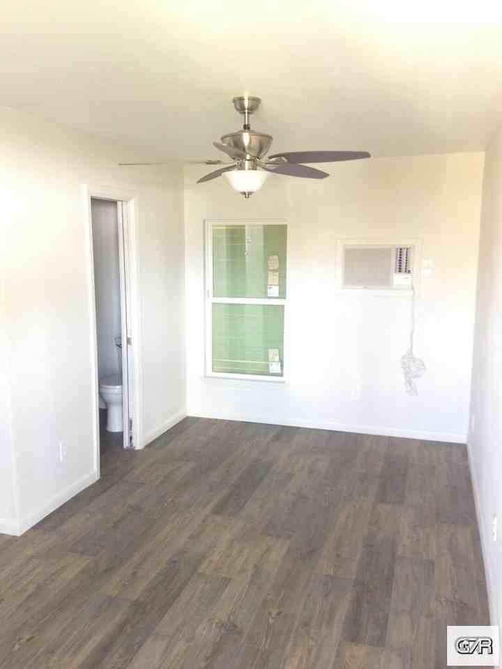 1907 Avenue O 1/2 #C - Photo 4 of 7