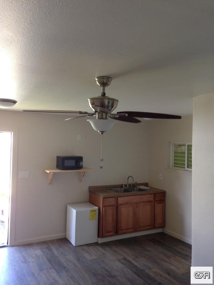 1907 Avenue O 1/2 #C - Photo 5 of 7