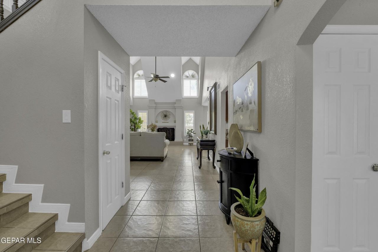6007 Oleaster Dr - Photo 5 of 29