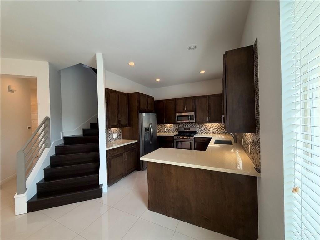 213 Ulex Ave - Photo 4 of 28