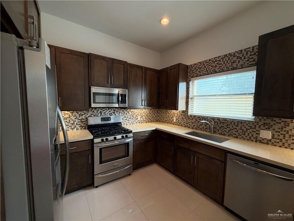 213 Ulex Ave - Photo 5 of 28