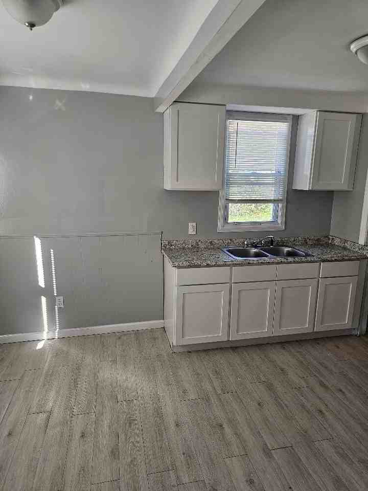 16067 Eastburn St - Photo 5 of 15