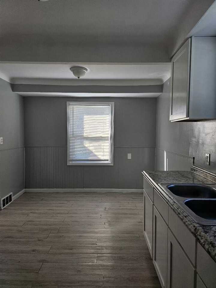 16067 Eastburn St - Photo 6 of 15