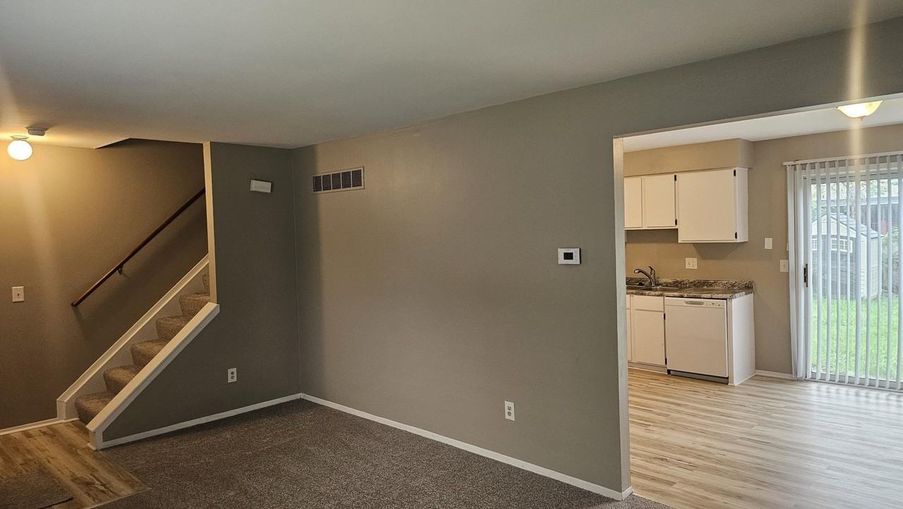 2048 N Sheldon Rd - Photo 4 of 18