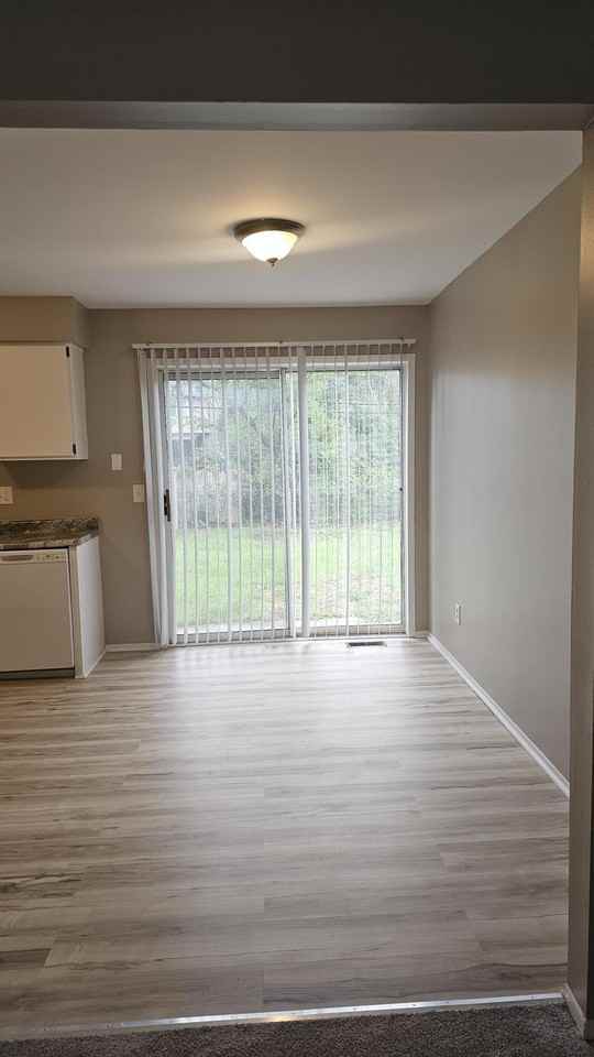 2048 N Sheldon Rd - Photo 5 of 18