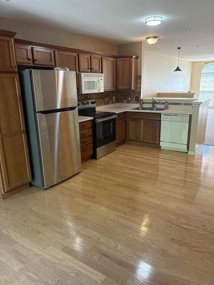 660 Village Ln - Photo 4 of 8