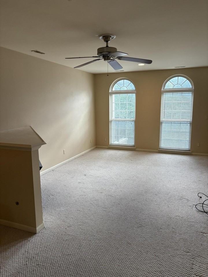 660 Village Ln - Photo 7 of 8