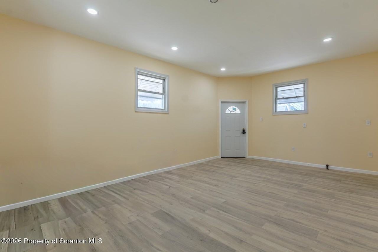 338 E Main St - Photo 5 of 27