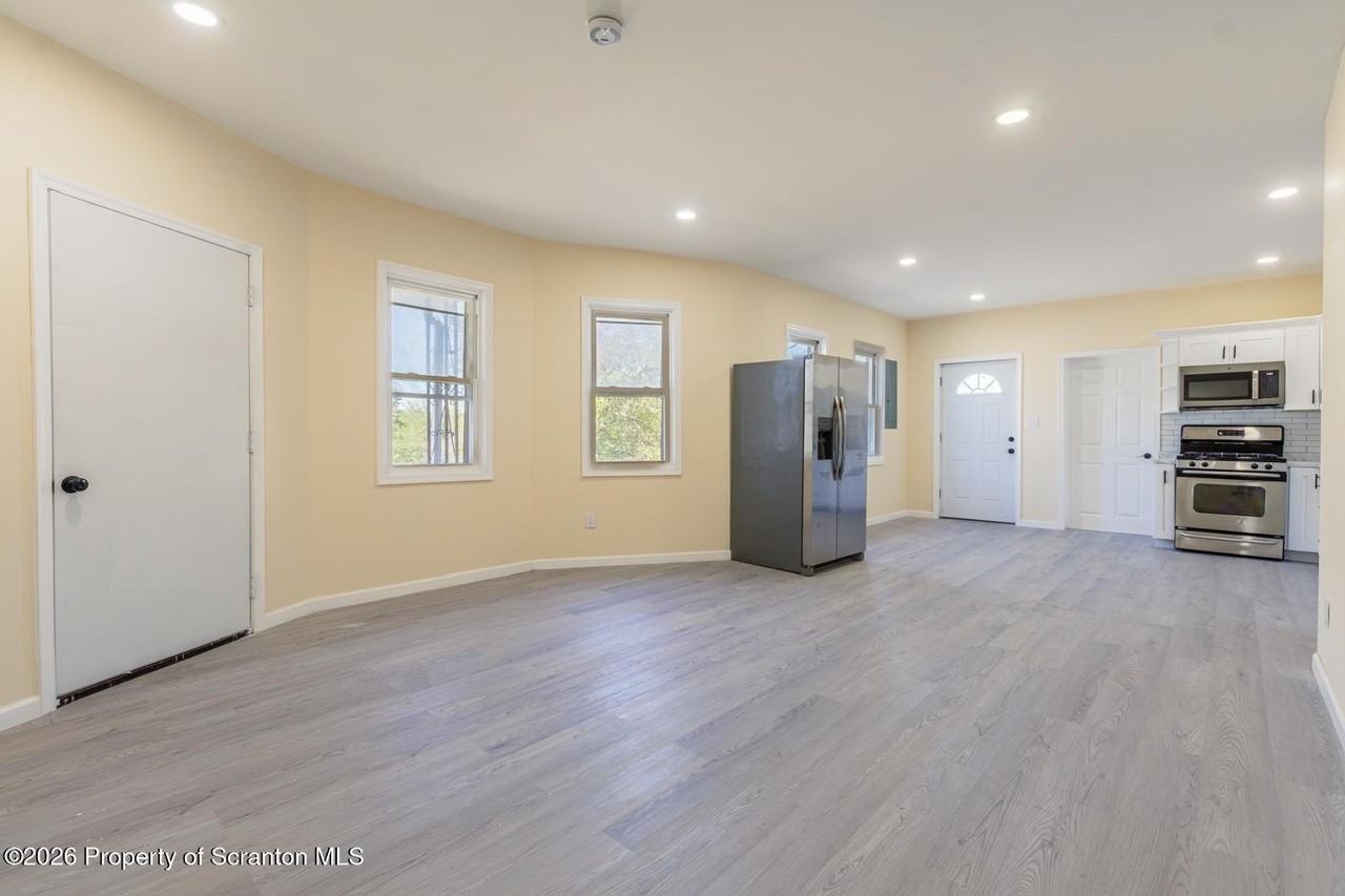338 E Main St - Photo 7 of 27