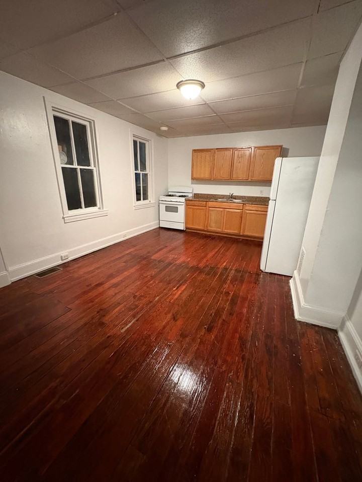 260 E King St #2 - Photo 3 of 11