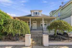 featured image of 297 Lakeview Ave #2