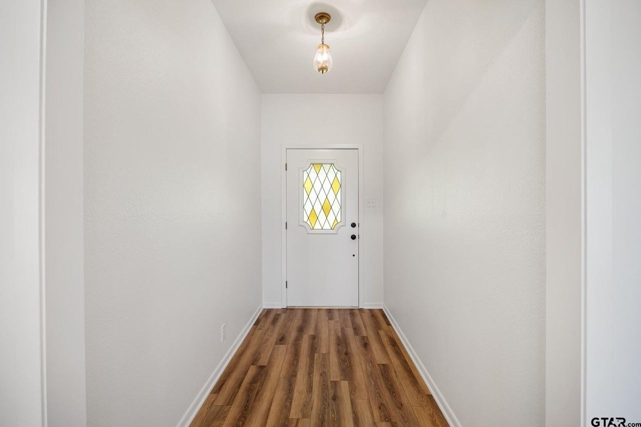 1302 Larkspur Ln - Photo 3 of 35