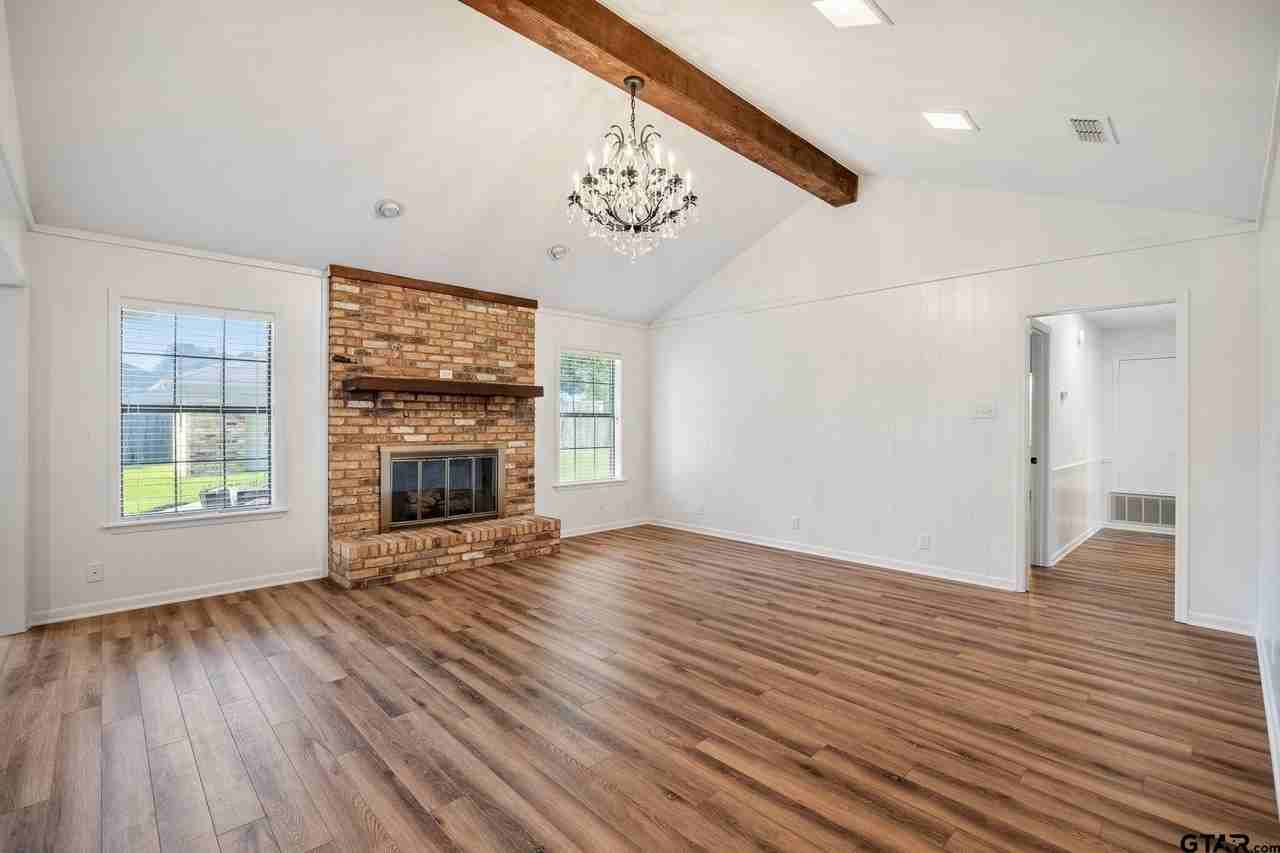 1302 Larkspur Ln - Photo 4 of 35