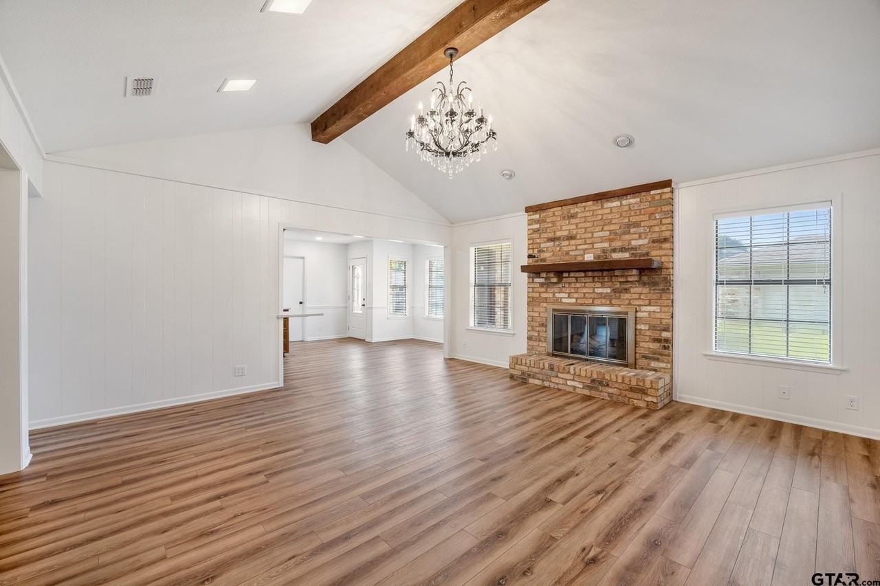 1302 Larkspur Ln - Photo 5 of 35
